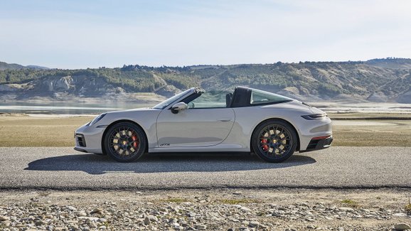 Porsche představuje novou 911 GTS, dorazí jako kupé, kabriolet i targa