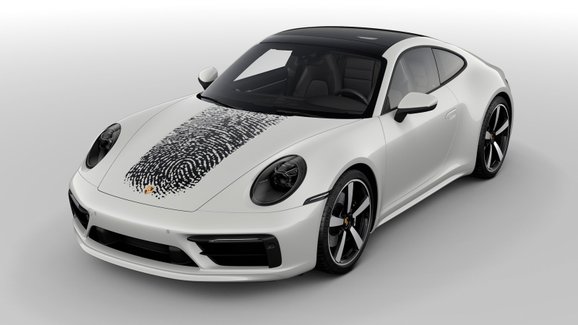 Porsche nabídne zvláštní způsob personalizace 911, kapotu umí ozdobit otiskem prstu. Tipnete si cenu?