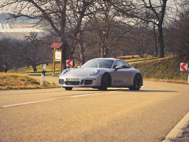 Porsche 911 R 