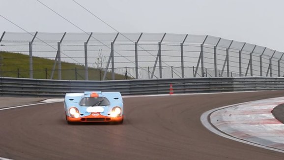 McQueenovo filmové Porsche 917K se konečně vydražilo. A přišlo na pořádný balík!