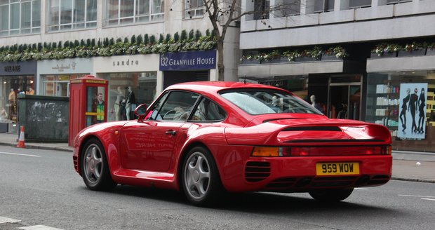 Porsche zvažuje stopku na naftové motory. „Žihadla“ přejdou na nový pohon