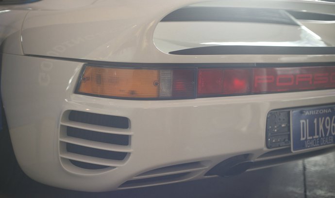 Porsche 959, které učarovalo i komikovi Jerrymu Seinfeldovi. Jeho hodnota je odhadována na 15 milionů korun.
