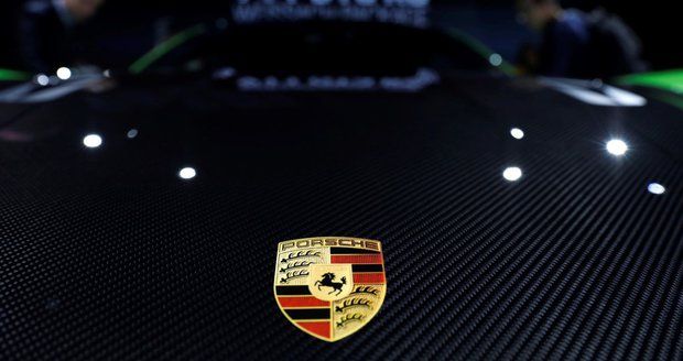 Razie v kancelářích firmy Porsche, automobilka je namočena v emisním skandálu