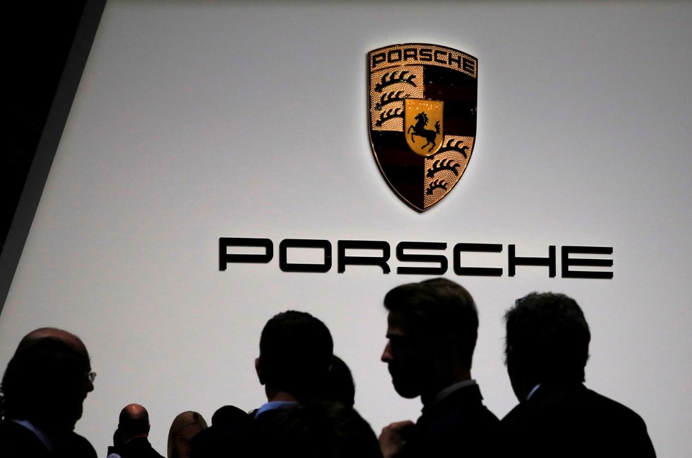 Sekce automobilky Porsche na autosalonu ve švýcarské Ženevě (6. 3. 2018)
