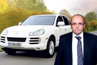 Ministr Kamil Jankovský ujíždí na autíčkách: Koupil si porsche!