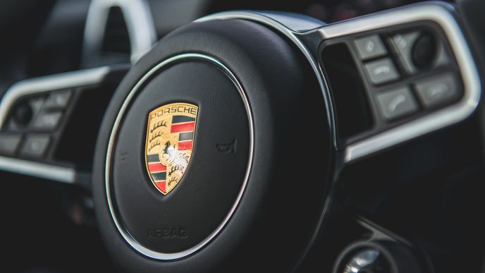 Výrobce luxusních sportovních vozů Porsche do roku 2035 zruší v okolí německého Stuttgartu dalších pět tisíc pracovních míst. Výrobce luxusních sportovních vozů Porsche do roku 2035 zruší v okolí německého Stuttgartu dalších pět tisíc pracovních míst.