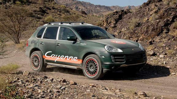 Porsche Cayenne první (!) generace prošlo modernizací a terénní úpravou
