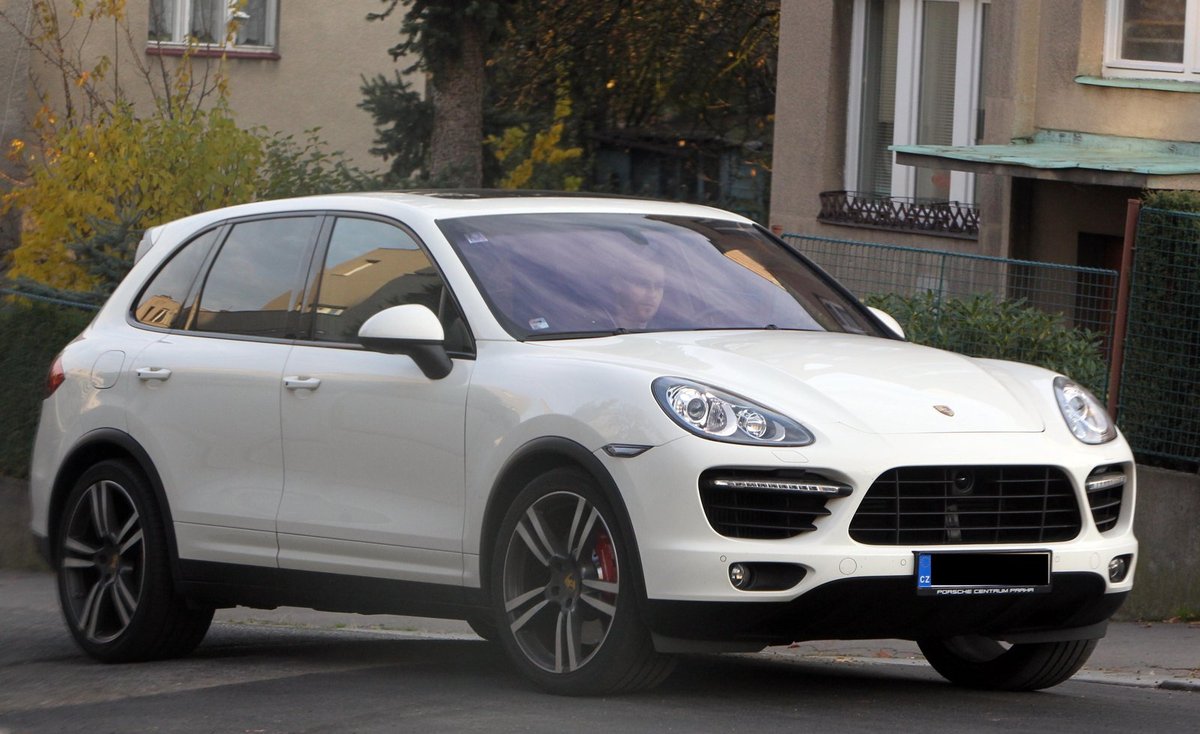 5. auto - Porsche Cayenne Turbo za 4,5 mil. Kč