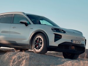 Protáhli jsme nové Porsche Cayenne. Tu šílenou hmotnost mu ani nebudete věřit