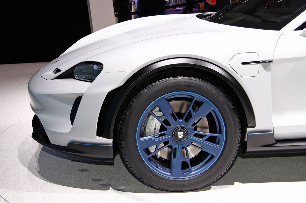 Porsche Mission E Cross Turismo