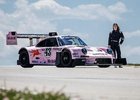 Kráska a zvíře: Mladičká Lia Block řídí tátovo Porsche „Hoonipigasus“ na Pikes Peak