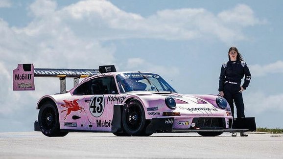 Kráska a zvíře: Mladičká Lia Block řídí tátovo Porsche „Hoonipigasus“ na Pikes Peak