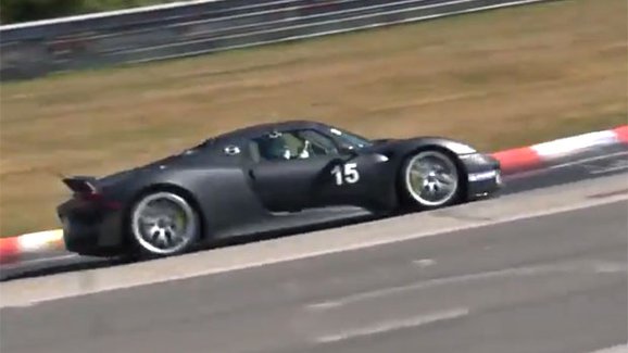 Video: Poslechněte si Porsche 918 Spyder řádící na Severní smyčce