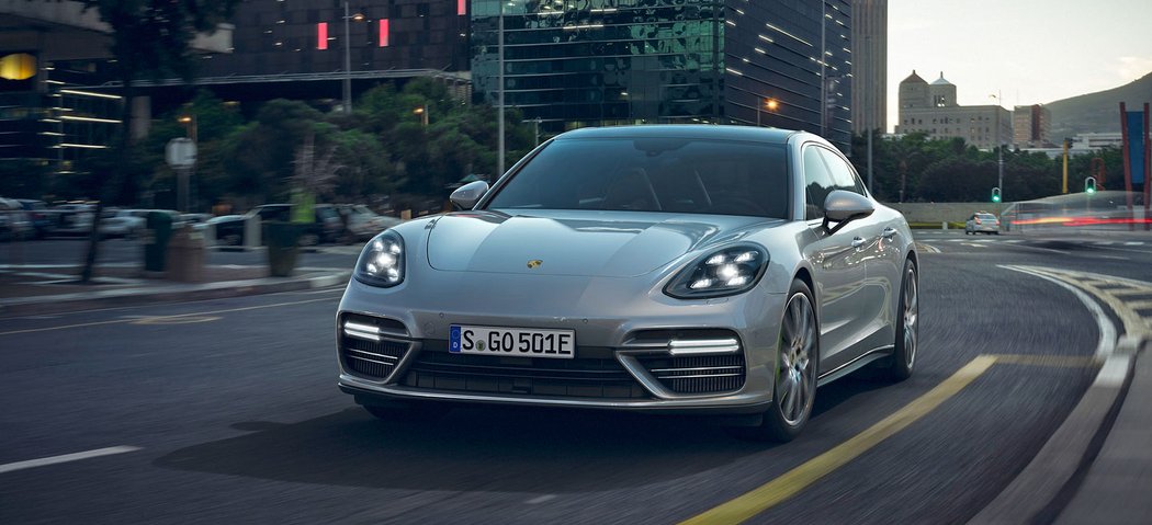 porsche hybrid novemodely zeneva2017 luxusni sportovni