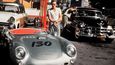 James Dean a jeho legendární porsche nedlouho před smrtelnou havárii