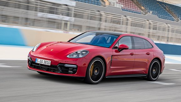 TEST S Porsche Panamera GTS v Bahrajnu: Za červenou do basy a krásný okruh