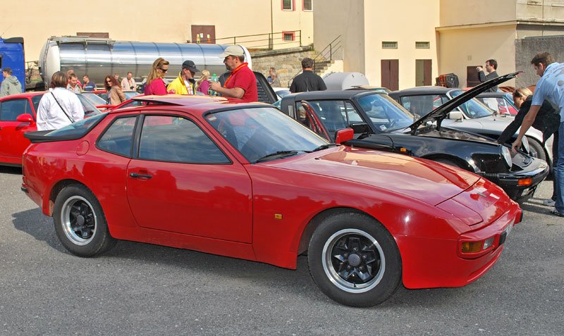 Porsche 944