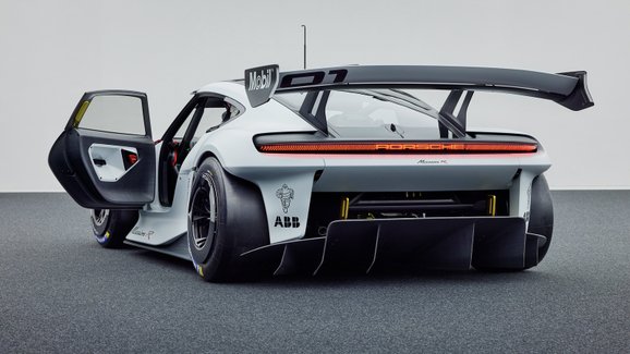 Elektrický nástupce Porsche 718 bude mít baterie umístěné uprostřed 