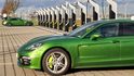 Automobilka Porsche postavila park supernabíječek pro elektromobily.