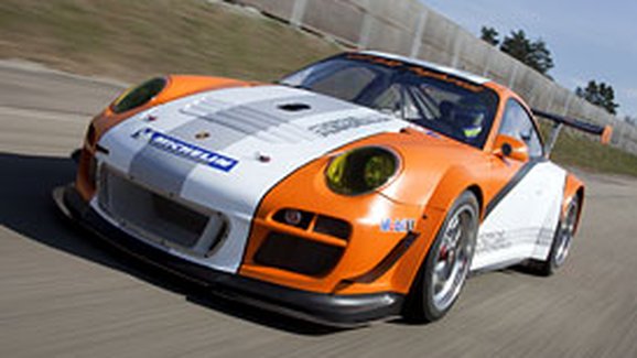 Porsche 911 GT3 R Hybrid: Evoluce pro rok 2011