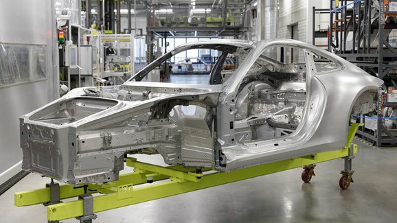 Porsche bude vyrábět nové sporťáky ze „zelené“ oceli. Má snížit emise CO₂ až o 95 procent