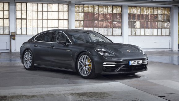 Vrcholné Porsche Panamera Turbo S E-Hybrid přijíždí s výkonem 700 koní