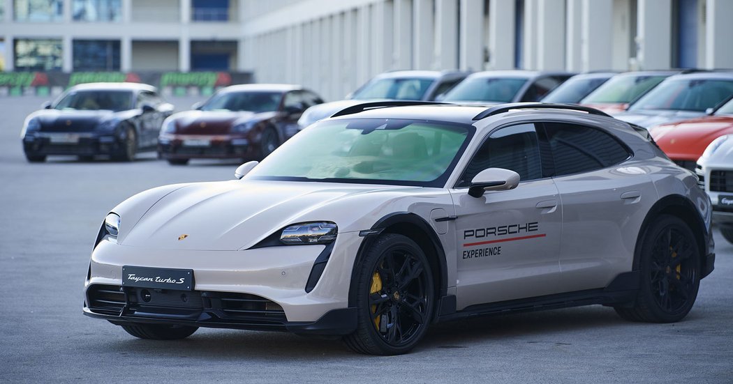 Modelová řada Porsche na okruhu F1 v Istanbulu