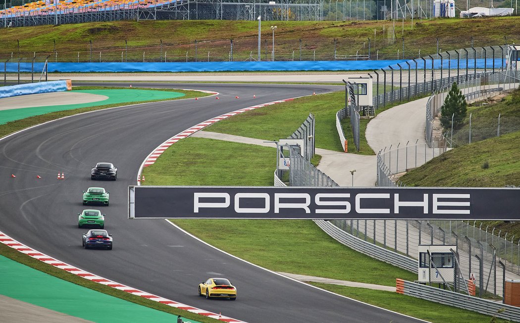 Modelová řada Porsche na okruhu F1 v Istanbulu