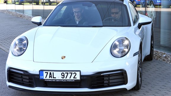 Nové Porsche 911 dorazilo do Česka! Krátce jsme se s ním svezli