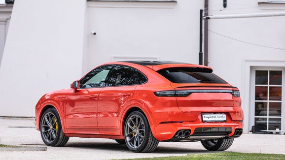 Česká premiéra Porsche Cayenne Coupé: Stylový křižník hraje na city