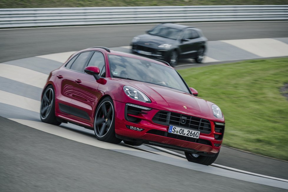 Porsche Macan GTS: Vpředu 3.0 V6 biturbo. Výkon 265 kW, 0 až 100 km/h za 5,2 s, max. rychlost 256 km/h, hmotnost 1895 kg.