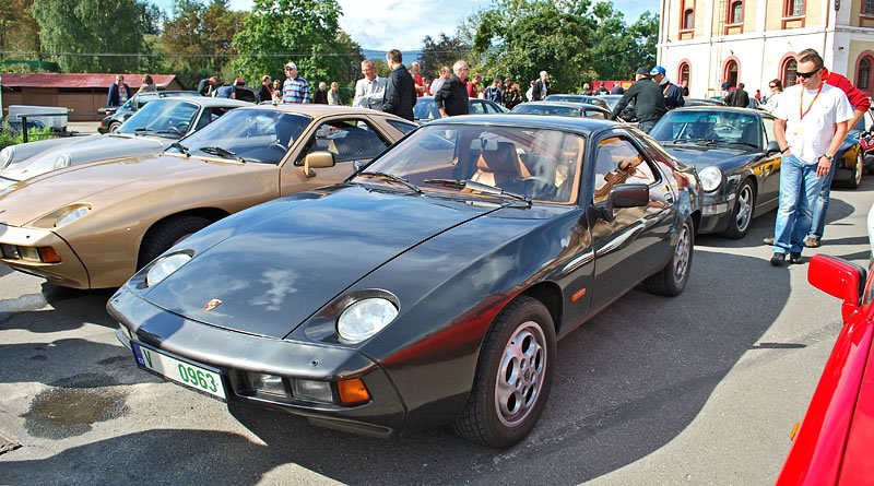 Porsche 928