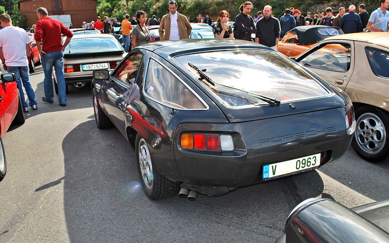 Porsche 928