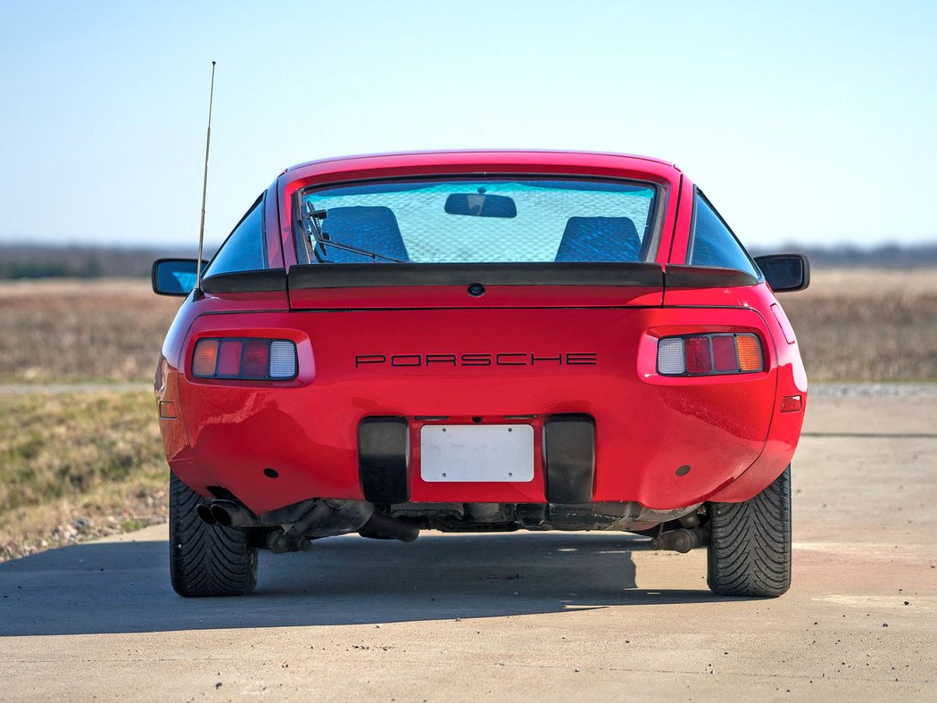 Porsche 928