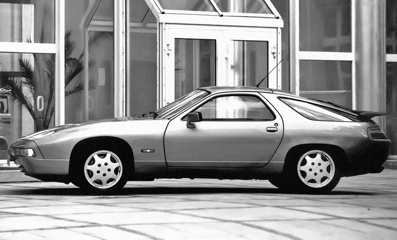 Porsche 928