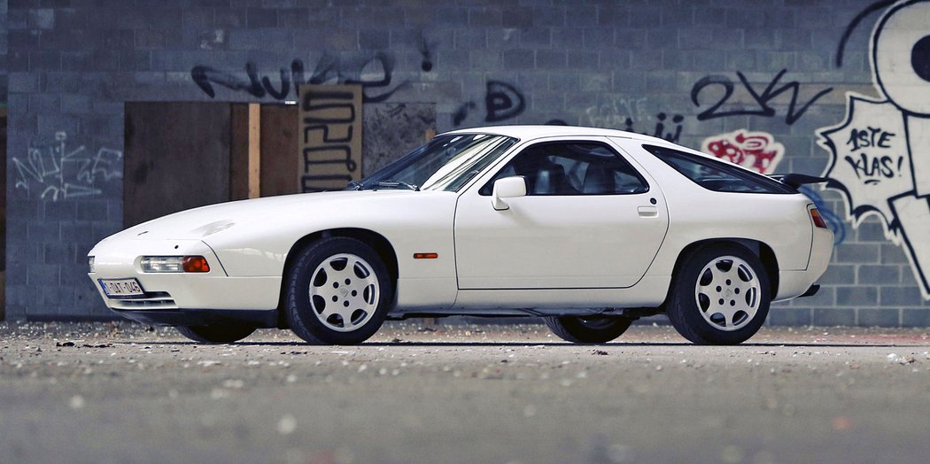 Porsche 928