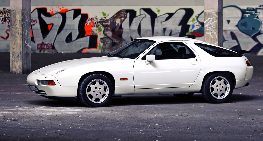 Porsche 928