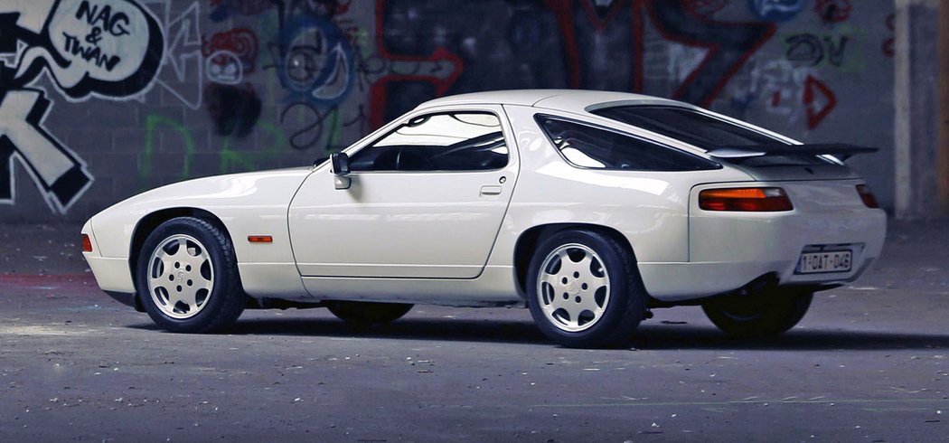 Porsche 928