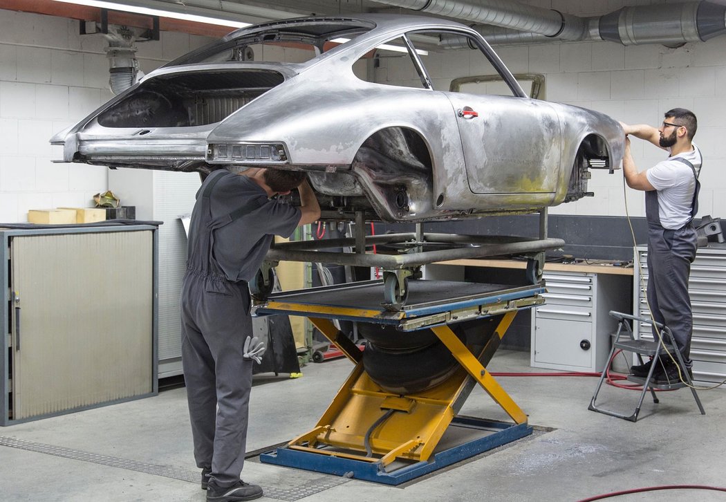 Porsche Museum představuje svůj nejstarší exemplář modelu 911