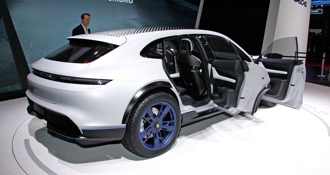 Porsche Mission E Cross Turismo