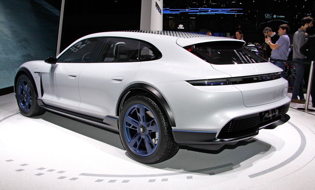 Porsche Mission E Cross Turismo