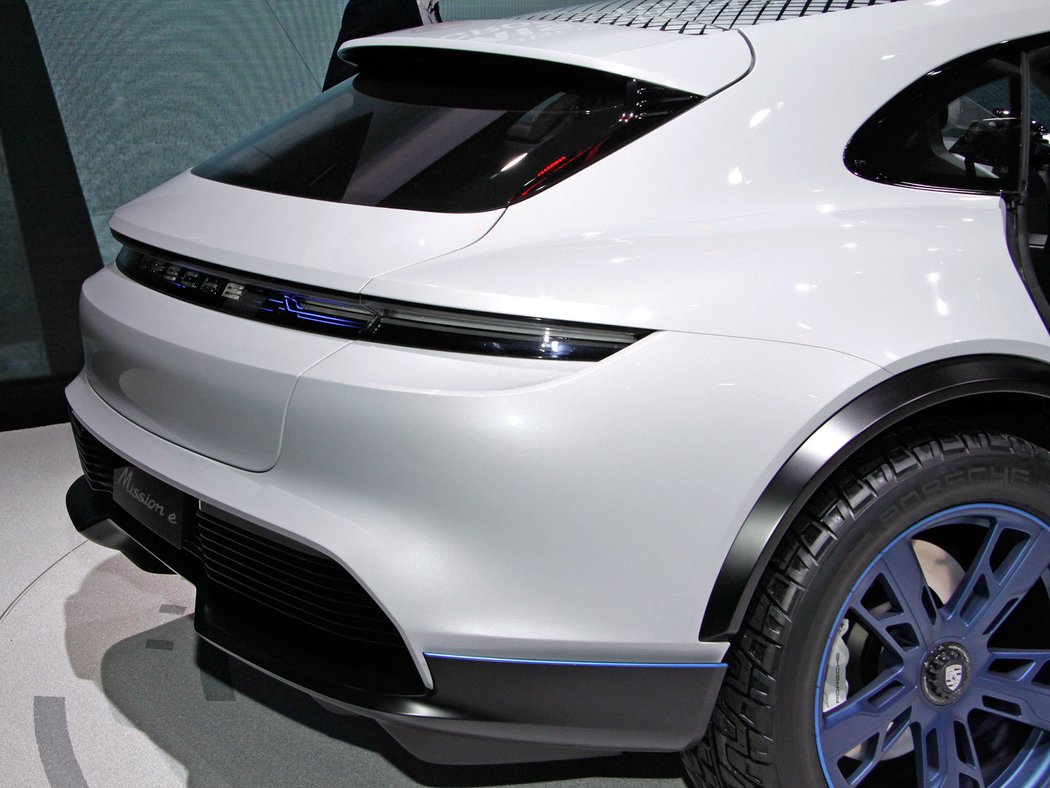 Porsche Mission E Cross Turismo