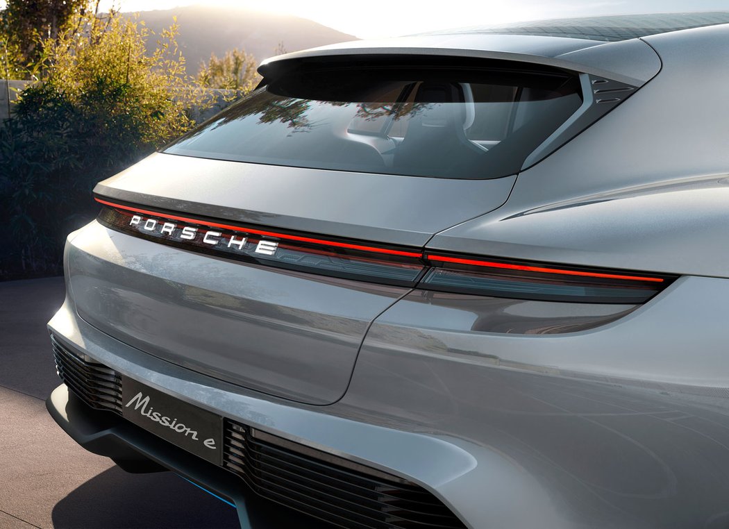 Porsche Mission E Cross Turismo