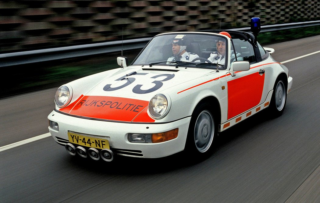 Porsche 911 Carrera 2 Targa policie (1990)