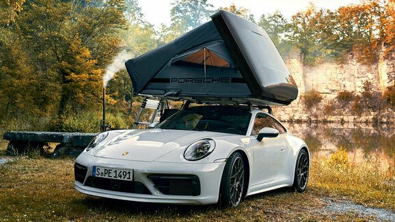 Porsche nabízí vlastní střešní stan, obytňák udělá z 911 i Taycanu