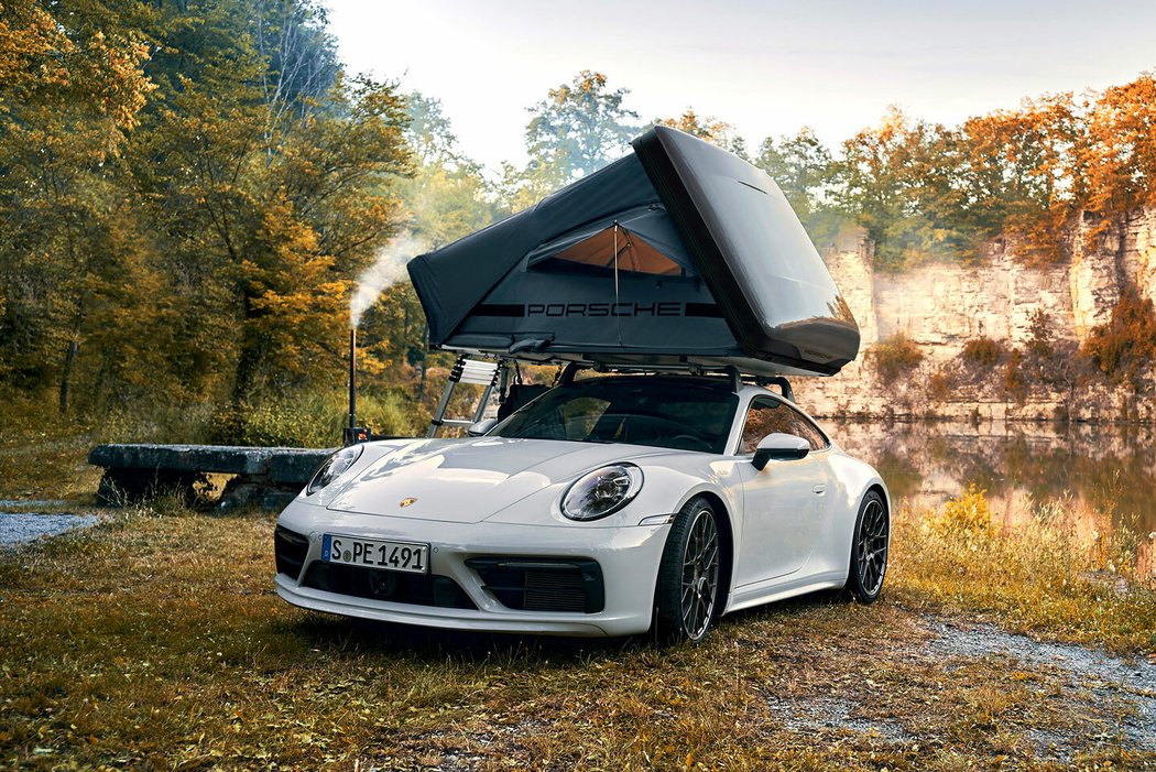 Porsche nabízí vlastní střešní stan