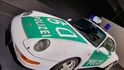 Porsche 911 Carrera Coupé v policejním provedení z roku 1996 dosahovalo nejvyšší rychlosti 275 kilometrů za hodinu.