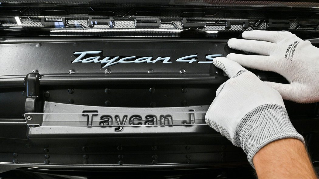 Porsche Taycan 4S Cross Turismo – Sonderwunsch for JENNIE