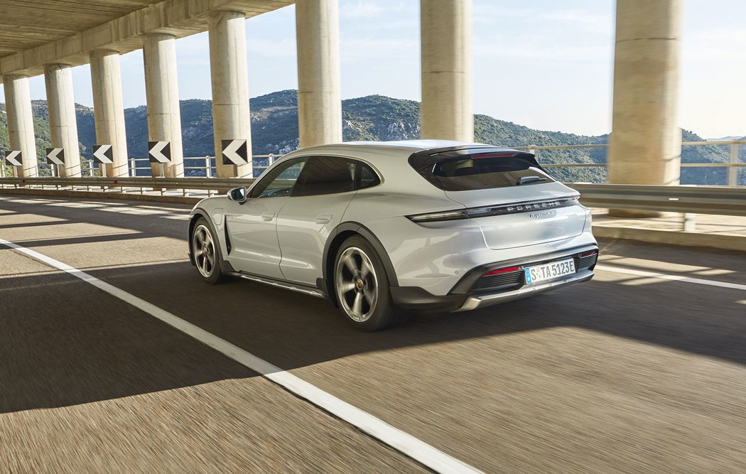 Porsche Taycan Cross Turismo