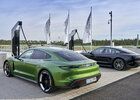 Porsche přidalo do své sítě pro elektromobily přes 1700 nabíjecích bodů ČEZu